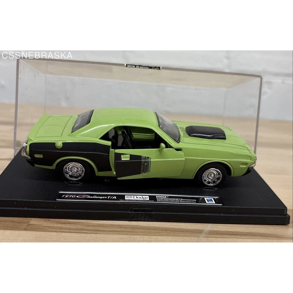 lime green. Die-Cast Model‎ of a 1970 Dodge Challenger